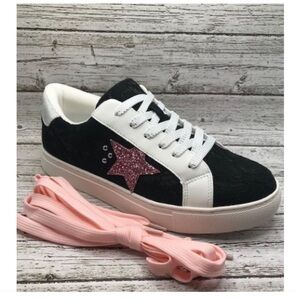 Corkys Black Lace Supernova
Sneaker with extra shoelaces Size 7